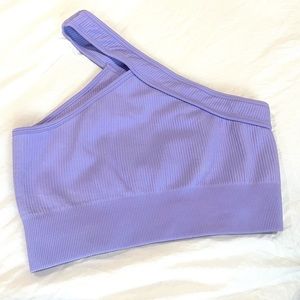AMAZON WORKOUT TANK NEVER WORN (NO PADDING)